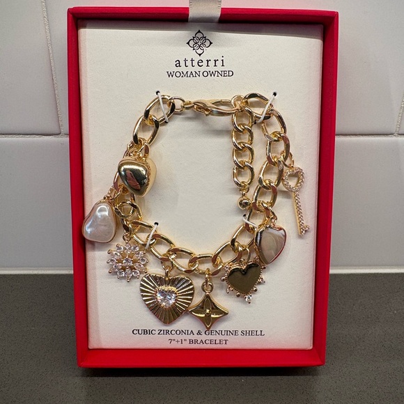 Atterri Jewelry - Heart Charm Bracelet